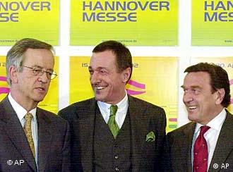 德国总理施罗德、西门子总裁冯.皮埃尔和德国工业联合会主席罗果夫斯基共同为本届汉诺威博览会揭幕。