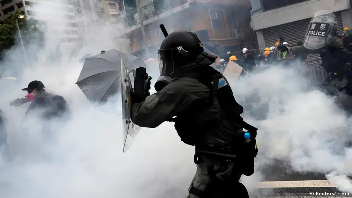 Hongkong l Andauernde Proteste in Yuen Long - Ausschreitungen (Reuters/T. Siu)