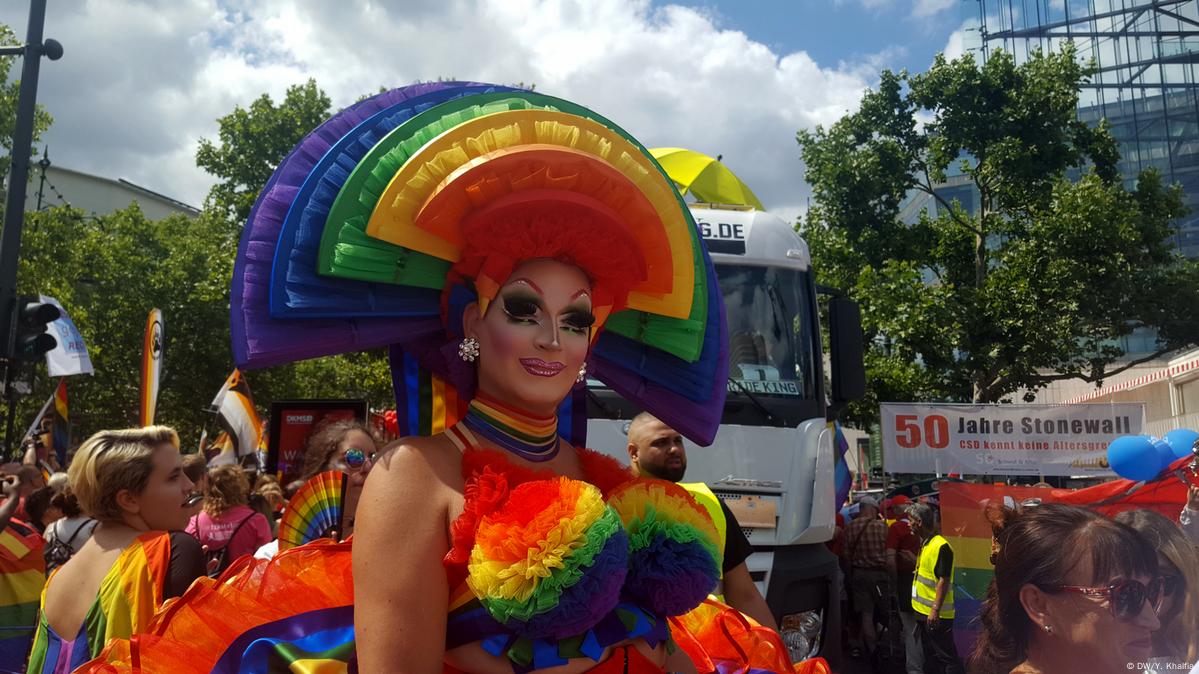 Гей-парад в Амстердаме, лав-парад в Берлине, гейпарады в других странах мира