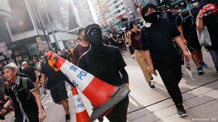 Hongkong l Demonstration für Demokratie und gegen Polizeigewalt (Reuters/T. Siu)
