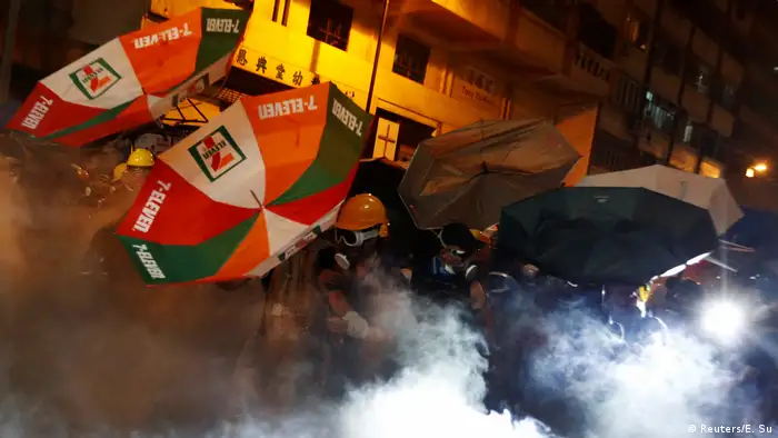 Hongkong Proteste Tränengaseinsatz (Reuters/E. Su)
