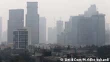 29.07.2019, Jakarta, Indonesien, Hochhäuser im Smog
