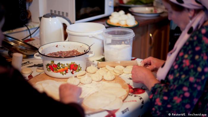 Leila Achishvili and her daughter Mariam Kebadze prepare Khinkali — Georgian dumplings — for their guests (Reuters/E. Anchevskaya)