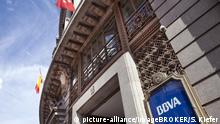 Niederlassung der spanischen Bank BBVA, Banco Bilbao Vizcaya Argentaria, in einem historischen Gebäude, in Madrid, Spanien, Europa | Verwendung weltweit, Keine Weitergabe an Wiederverkäufer.