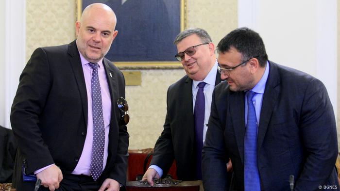 Иван Гешев при номинирането му за главен прокурор заедно с предшественика си Сотир Цацаров и тогавашния вътрешен министър Младен Маринов