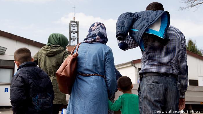 آلاف اللاجئين في ألمانيا ينتظرون لم شمل عوائلهم.
