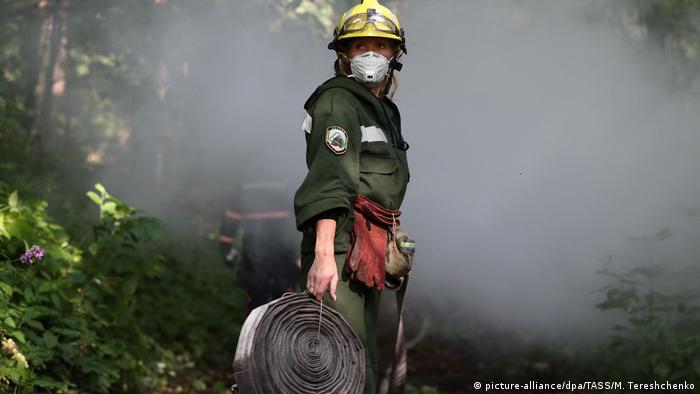 Massive forest fires in Russia's Siberia (picture-alliance/dpa/TASS/M. Tereshchenko)