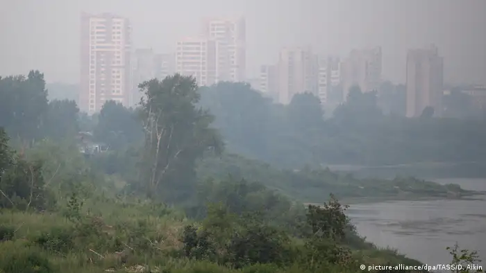 Smoke from forest fires in the city of Kemerovo 