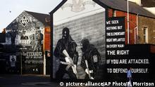 Nordirland Belfast | paramilitärisches Wandgemälde Selbstverteidigung