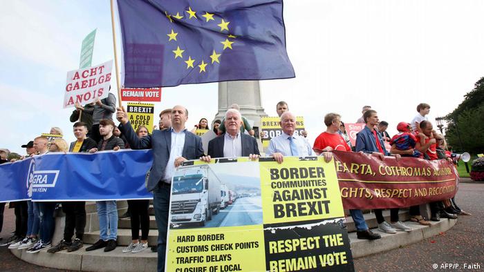 Brexit-Gegner demonstrieren in Belfast anlässlich des Besuchs von Premier Boris Johnson im Juli 2019