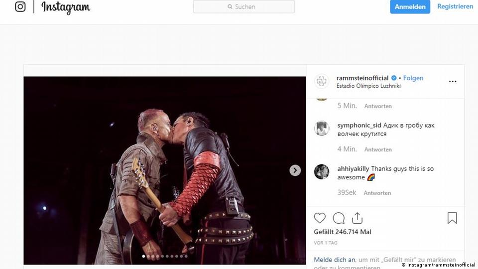 Rammstein band members kiss onstage in Moscow – DW – 08/01/2019