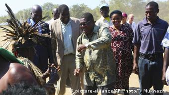 Mosambik | Renamo Ossufo Momade feiert die Unterzeichnung eines Friedensabkommens