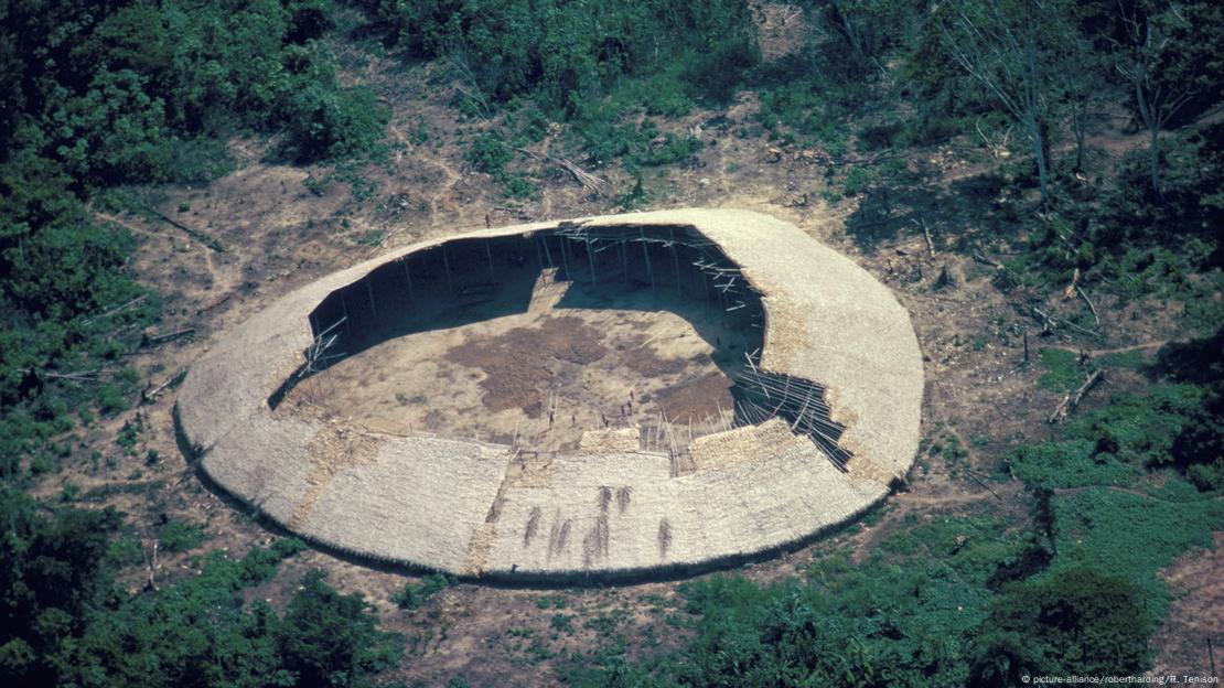 Imagem aérea de habitação na Terra Indígena Yanomami