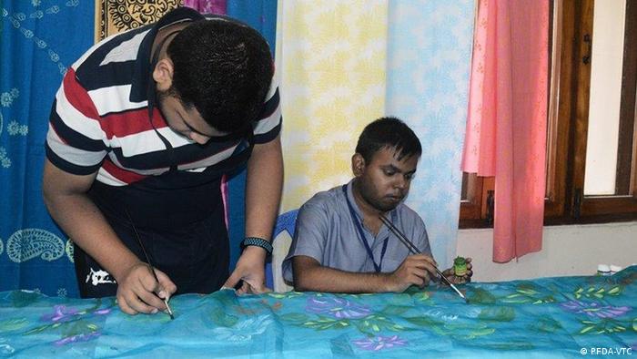 Bangladesch Reportage Berufsausbildung Menschen mit Behinderung | EINSCHRÄNKUNG (PFDA-VTC)