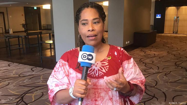 L'opposante Nathalie Yamb expulsée de Côte d'Ivoire – DW – 03/12/2019