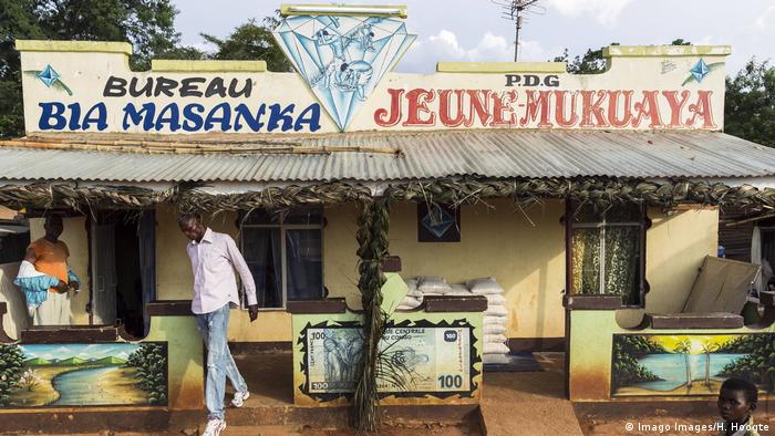 Diamond buyers' shops in Mbuji Mayi (Imago Images/H. Hoogte)