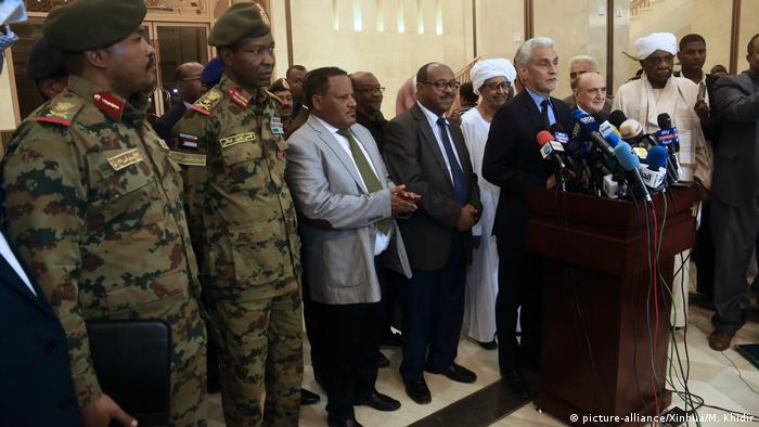 Sudan Khartum Pressekonferenz Mohamed Hacen Lebatt