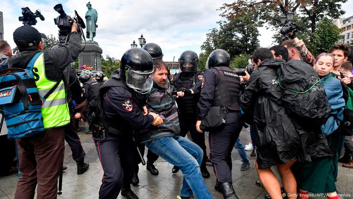 Треть москвичей положительно отнеслись к акциям протеста. Смотреть фото Треть москвичей положительно отнеслись к акциям протеста. Смотреть картинку Треть москвичей положительно отнеслись к акциям протеста. Картинка про Треть москвичей положительно отнеслись к акциям протеста. Фото Треть москвичей положительно отнеслись к акциям протеста