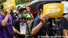 中国网友四问「反送中」 香港人怎么回?