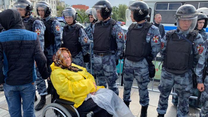 Треть москвичей положительно отнеслись к акциям протеста. Смотреть фото Треть москвичей положительно отнеслись к акциям протеста. Смотреть картинку Треть москвичей положительно отнеслись к акциям протеста. Картинка про Треть москвичей положительно отнеслись к акциям протеста. Фото Треть москвичей положительно отнеслись к акциям протеста