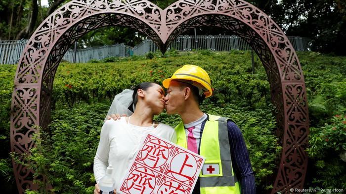 Hongkong Anti-Regierungsprotest beim Hochzeitsfoto (Reuters/K. Kyung-Hoon)
