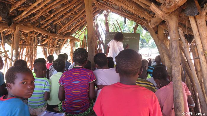 Mosambik von Zyklon beschädigte Schule