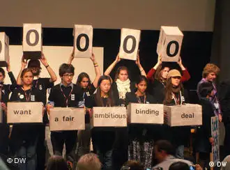 Tcktcktck.org成员将1000万多个签名上交给哥本哈根气候峰会