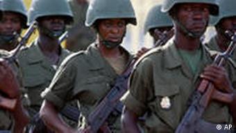 Truppen aus Guinea im Oktober 2009 (Foto: AP)