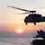 Вертолет ВВС США покидает авианосец в Ормузском проливе