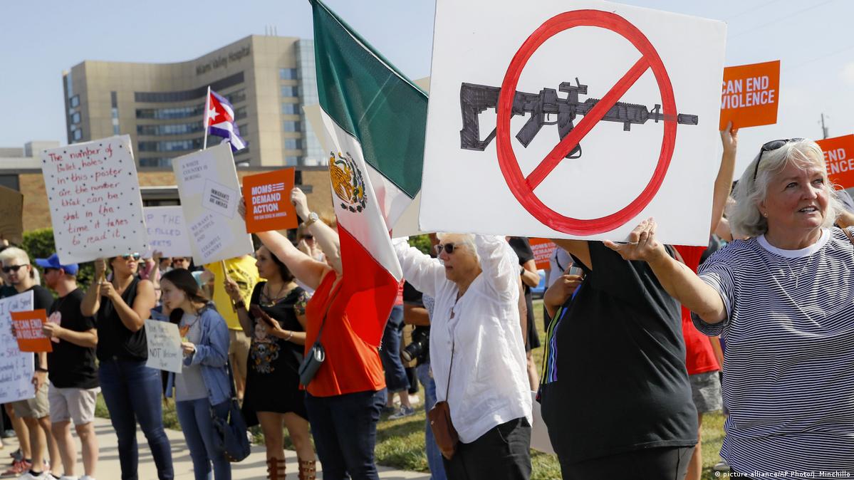 Protesters greet Trump during Dayton, El Paso visits