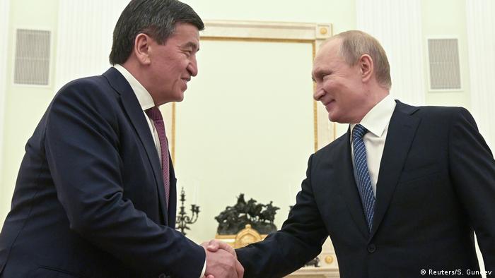 Russland Sooronbai Dscheenbekow und Wladimir Putin