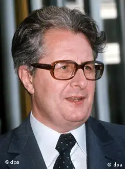 Der SPD-Politiker und Bundesjustizminister Hans-Jochen Vogel während einer Pressekonferenz im September 1976 in Bonn. Er hatte in der Folge u.a. Ministerämter, den Fraktionsvorsitz sowie von 1987-1991 den Parteivorsitz inne