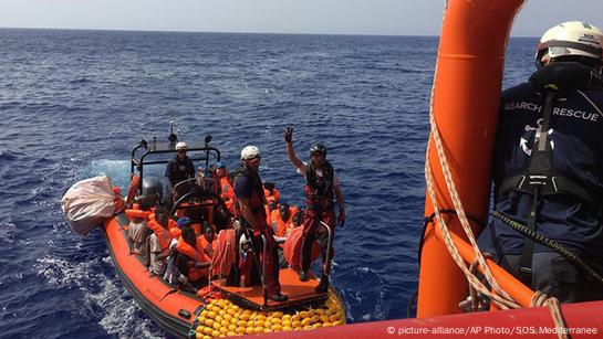 Video: Mediterranean mission - Civil sea rescue of refugees - InfoMigrants