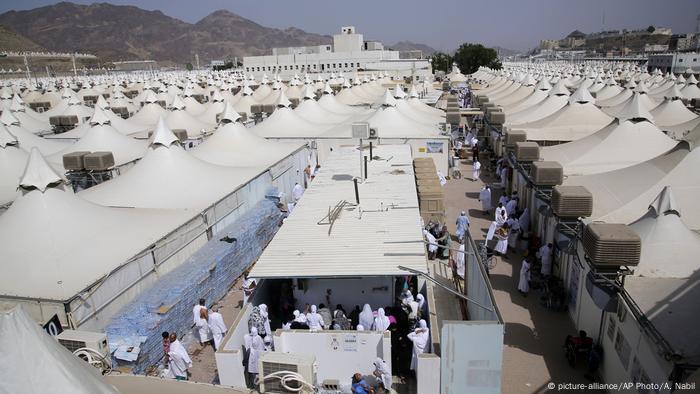 Muslim Hajj Pilgrims Perform Stoning Of The Devil Ceremony News Dw 11 08 2019