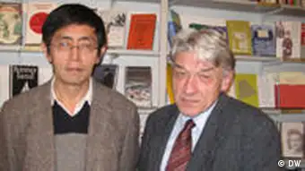 Chinesischer Dichter Bei Dao mit dem Bonner Sinolog Wolfgang Kubin in Bonn Bild: Yuhan Zhu, China Redaktion DW