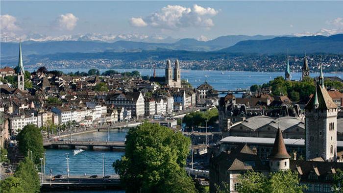 Flash-Galerie Zürich Stadt mit Fluss Limmat (AP)