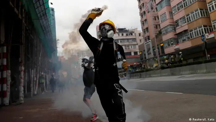 Hongkong Protest gegen China & Auslieferungsgesetz | Tränengas (Reuters/I. Kato)