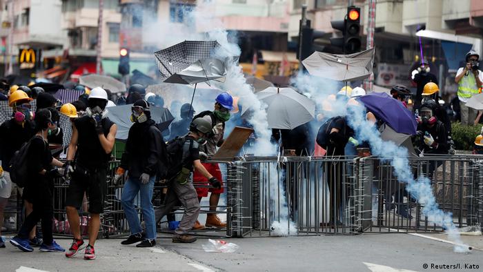 Hongkong Protest gegen China & Auslieferungsgesetz | Tränengas (Reuters/I. Kato)