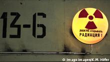 Warnzeichen für Radioaktivität âÄ Luke nicht öffnen, radioaktiv Budker-Institut für Nuklearphysik in Akademgorodok / Nowosibirsk. Budker Institute of Nuclear Physics
Warning signs for Radioactivity Ä Luke not open radioactive Budker Institute for in Akademgorodok Novosibirsk Budker Institute of Nuclear Physics