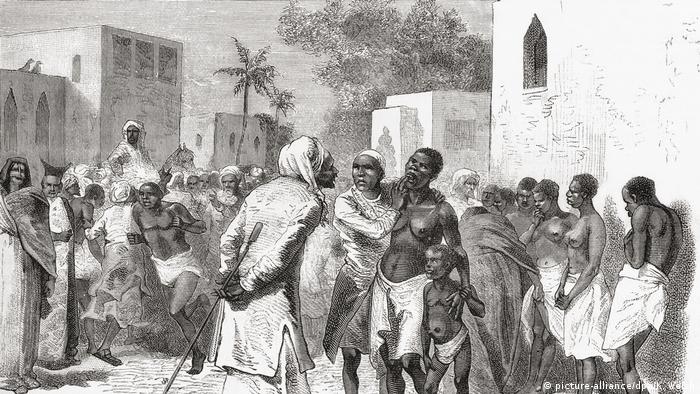 Esta ilustración de 1878 captura el apogeo del mercado árabe de esclavos de Zanzíbar.
