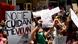 "No me cuidan, me violan" es la acusación de las mujeres contra la Policía de México. "No me cuidan, me violan" es la acusación de las mujeres contra la Policía de México.