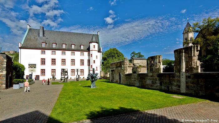 Das Ludwig Museum in Koblenz von außen gesehen