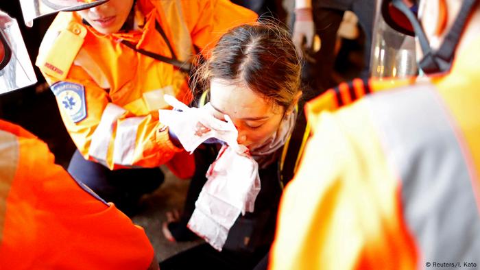Hongkong | Proteste gegen das Auslieferungsgesetz: Demonstrant von Polizisten am rechten Auge verletzt (Reuters/I. Kato)