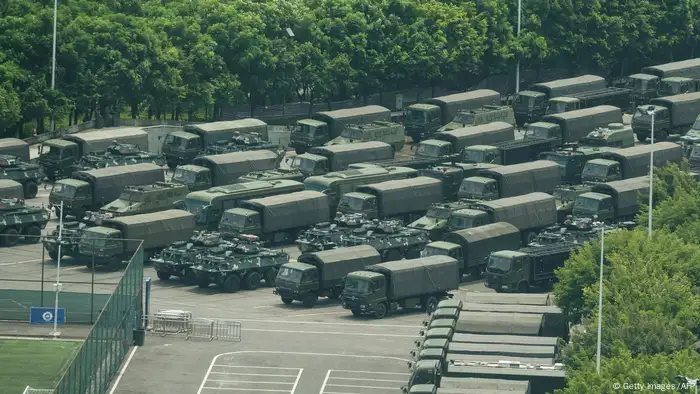 China Militärfahrzeuge in Shenzhen an der Grenze zu Hongkong
