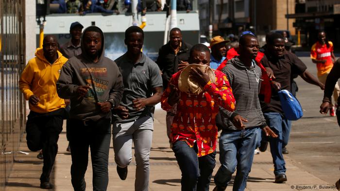 Simbabwe Zusammenstöße mit der Polizei wegen Demonstrationsverbot in Harare