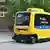 Самоуправляемый микроавтобус на улице в Берлине
