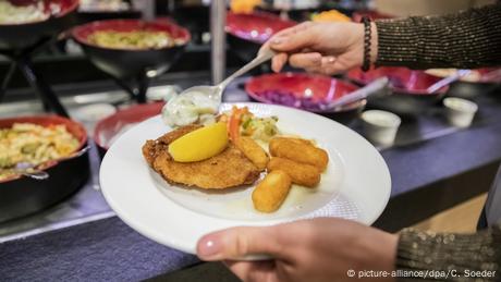 Το πιστοποιητικό εμβολιασμού διχάζει τους Ιταλούς