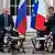 Президент РФ Владимир Путин и президент Франции Эмманюэль Макрон на встрече в Форте Брегансон 