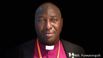 Jacques Boston est un prêtre anglican guinéen