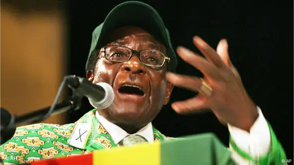 Simbabwes Präsident Robert Mugabe beim Parteitag der ZANU-PF (Foto: AP)